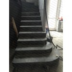 Металлическая лестница с пригласительными ступенями